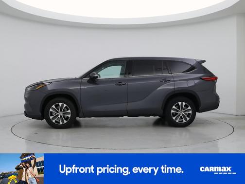 Gray 2022 Toyota Highlander Hybrid XLE