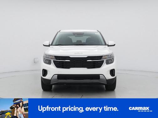 White 2024 Kia Seltos LX