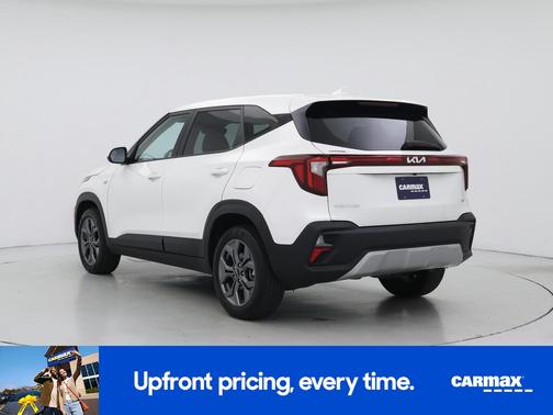 White 2024 Kia Seltos LX