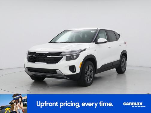 White 2024 Kia Seltos LX