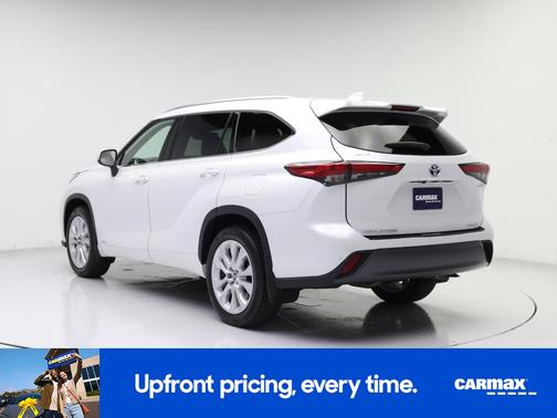White 2022 Toyota Highlander Hybrid Limited