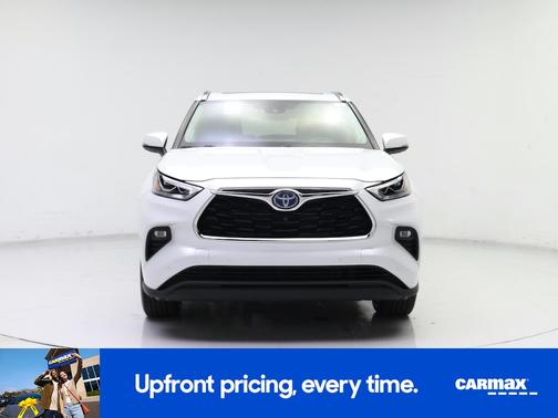 White 2022 Toyota Highlander Hybrid Limited