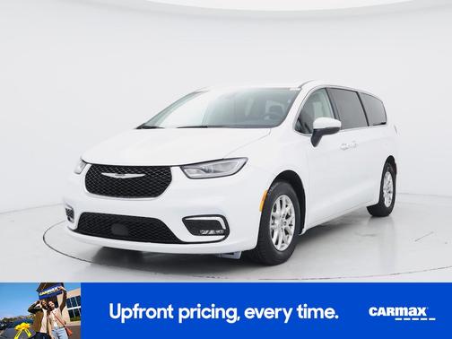 White 2023 Chrysler Pacifica Touring L