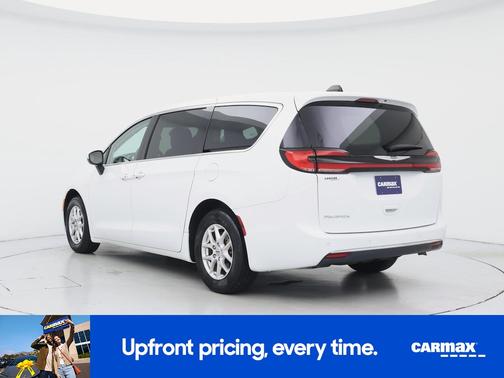 White 2023 Chrysler Pacifica Touring L