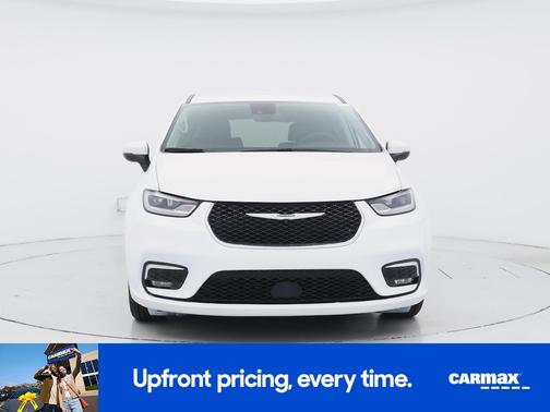 White 2023 Chrysler Pacifica Touring L