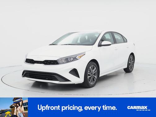 White 2024 Kia Forte LXS