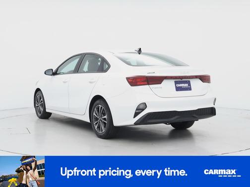White 2024 Kia Forte LXS
