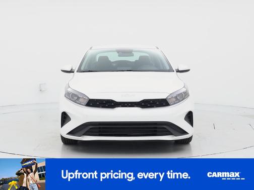 White 2024 Kia Forte LXS