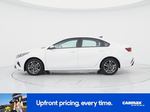 White 2024 Kia Forte LXS