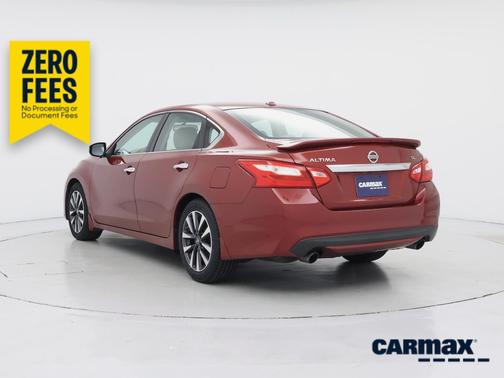 Red 2016 Nissan Altima SL