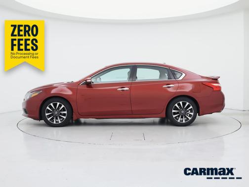 Red 2016 Nissan Altima SL