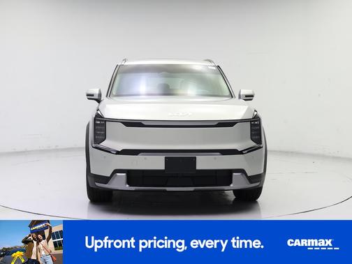 Silver 2024 Kia EV9 Wind