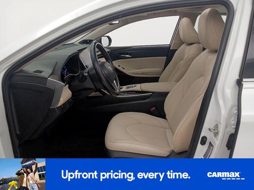 White 2019 Toyota Avalon XLE