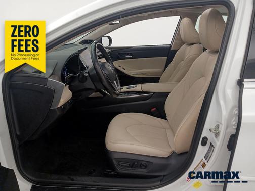 White 2019 Toyota Avalon XLE
