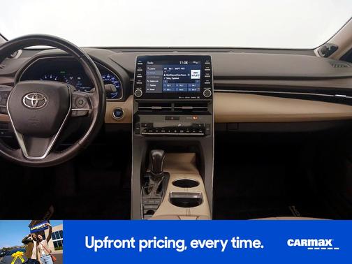 White 2019 Toyota Avalon XLE