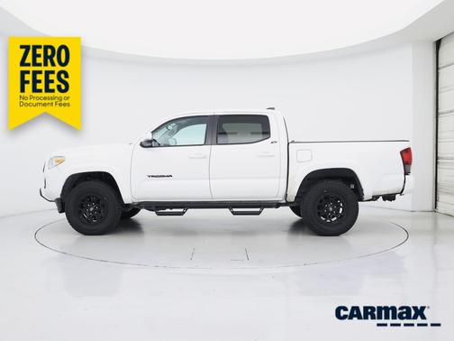 White 2022 Toyota Tacoma SR5