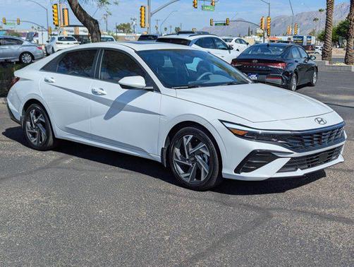 2025 Hyundai ELANTRA SEL