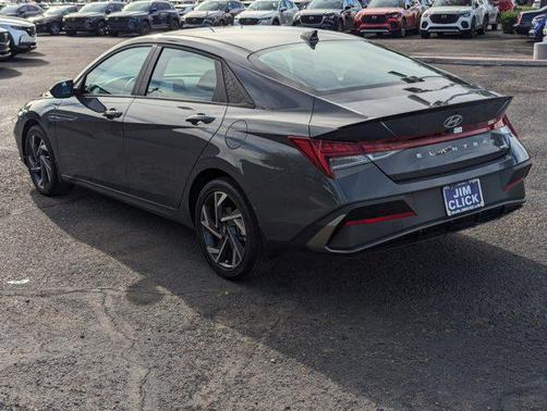 2025 Hyundai ELANTRA HEV SEL Sport