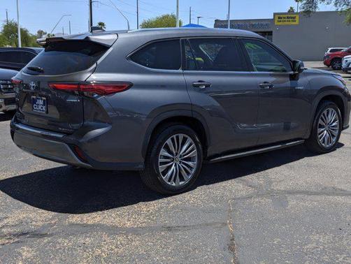 2021 Toyota Highlander Hybrid Platinum