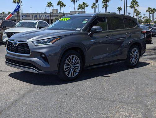 2021 Toyota Highlander Hybrid Platinum