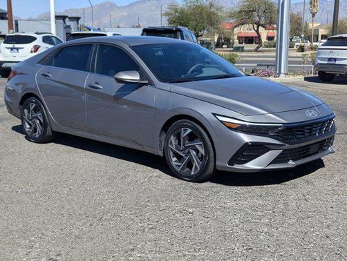 2025 Hyundai ELANTRA SEL