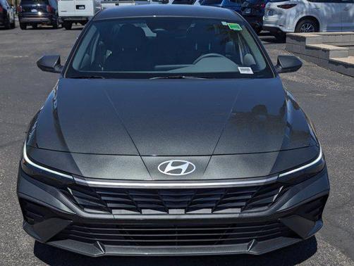 2024 Hyundai ELANTRA SE