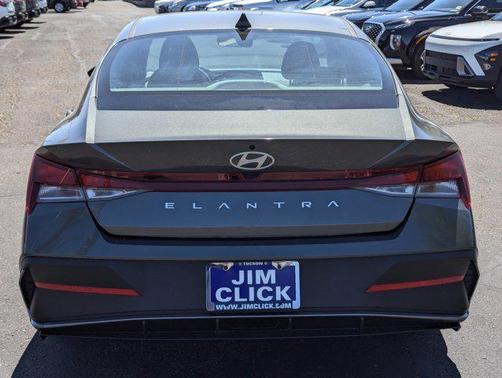 2024 Hyundai ELANTRA SE