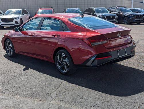 2025 Hyundai ELANTRA Limited