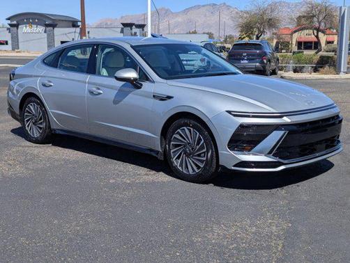 2025 Hyundai SONATA Hybrid SE