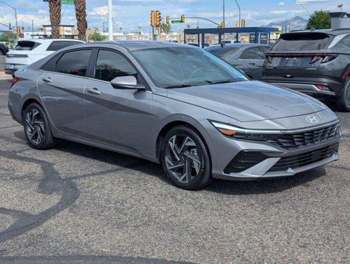 2025 Hyundai ELANTRA Limited