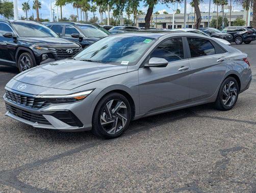 2025 Hyundai ELANTRA Limited