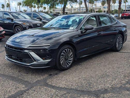 2025 Hyundai SONATA Hybrid SE