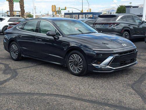 2025 Hyundai SONATA Hybrid SE