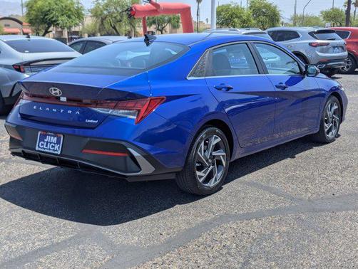 2025 Hyundai ELANTRA Limited