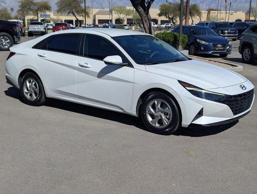 2022 Hyundai ELANTRA SE