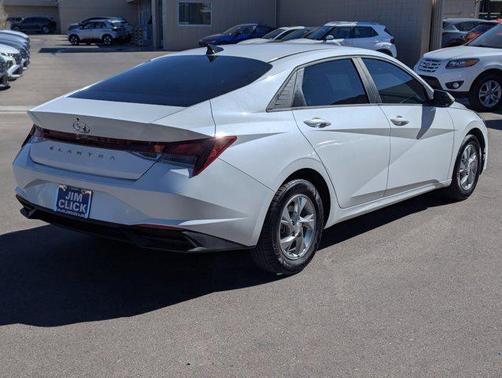 2022 Hyundai ELANTRA SE