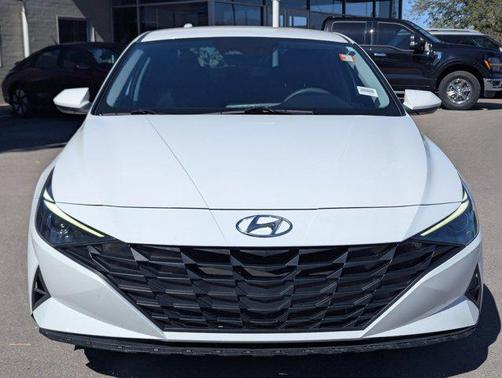 2022 Hyundai ELANTRA SE
