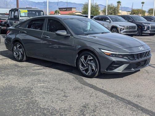 2025 Hyundai ELANTRA SEL