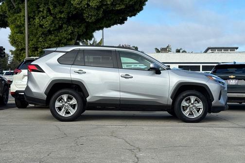 Silver Sky Metall 2024 Toyota RAV4 XLE