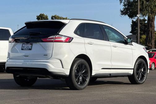2022 Ford Edge SE