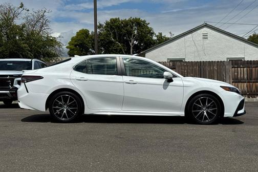 Ice Cap 2024 Toyota Camry SE