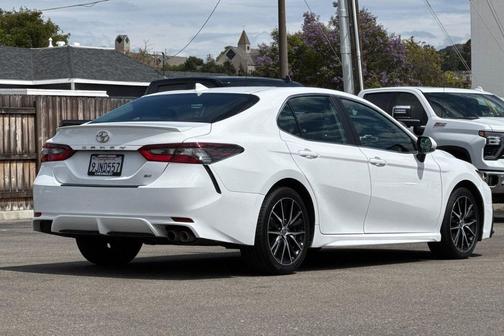 Ice Cap 2024 Toyota Camry SE