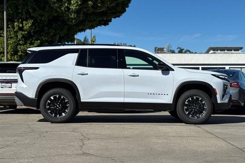 Polar White Tricoat 2026 Chevrolet Traverse AWD Z71