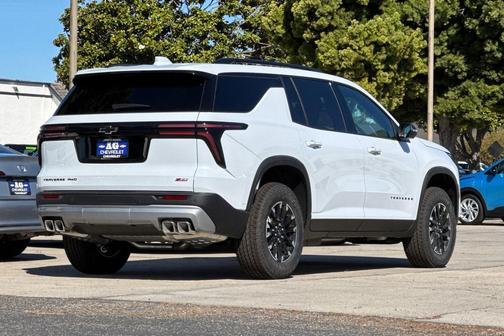 Polar White Tricoat 2026 Chevrolet Traverse AWD Z71