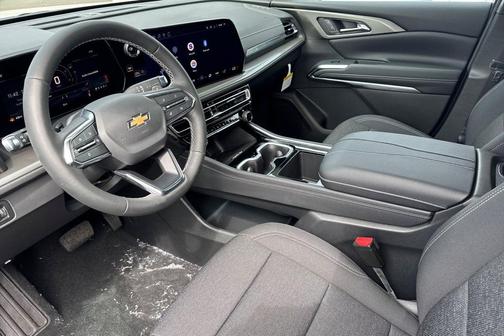 Summit White 2027 Chevrolet Traverse LT