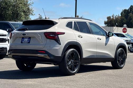 White Sands 2026 Chevrolet Trax FWD ACTIV