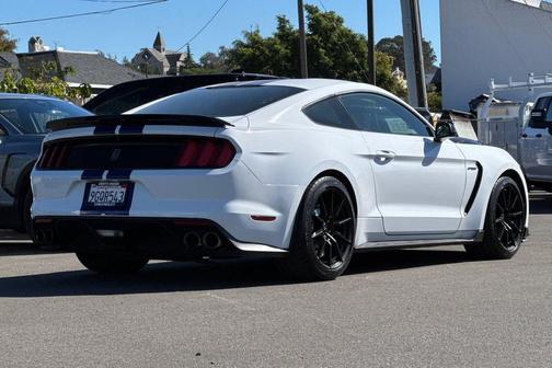 2016 Ford Shelby GT350 Base