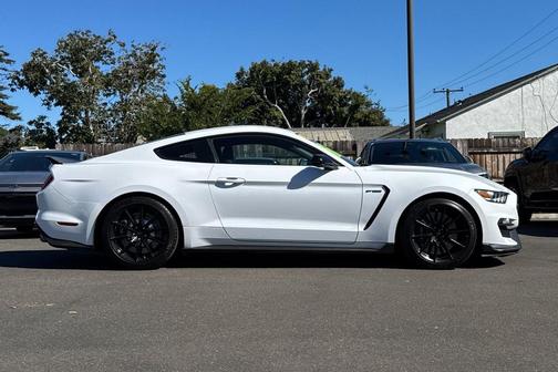 2016 Ford Shelby GT350 Base