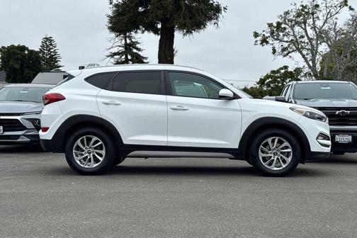 Dazzling White 2018 Hyundai TUCSON SEL