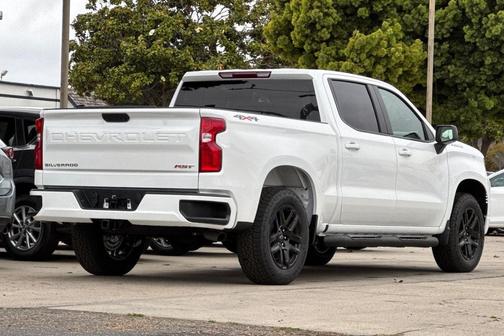 Summit White 2026 Chevrolet Silverado 1500 RST